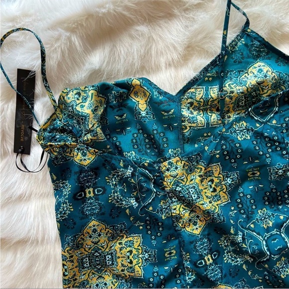 NWT. REVOLVE. Gia jumpsuit in Moroccan print. Size small - Picture 5 of 5